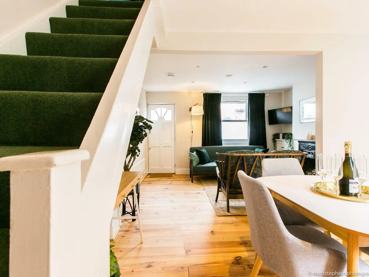 Exquisite 3Bdr Botanical Oasis In Central Brighton Holiday home