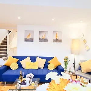 Modern 4 Bedroom Flat Near Station Brighton