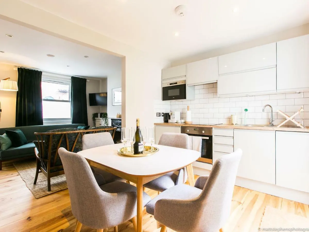 Exquisite 3Bdr Botanical Oasis In Central Brighton 0*,